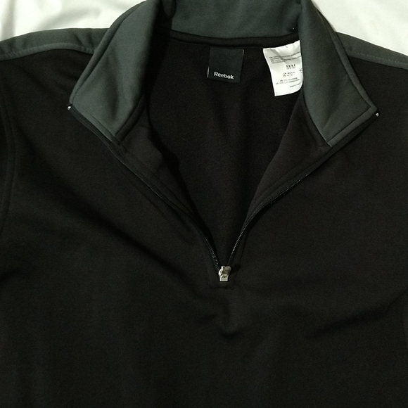 Men's medium 2/3 zip jacket. - Picture 4 of 7